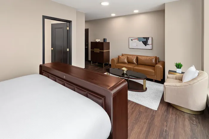The Legacy Hotel - Green Bay 4