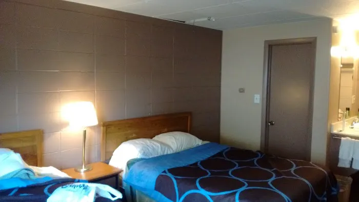 Economy Inn 4