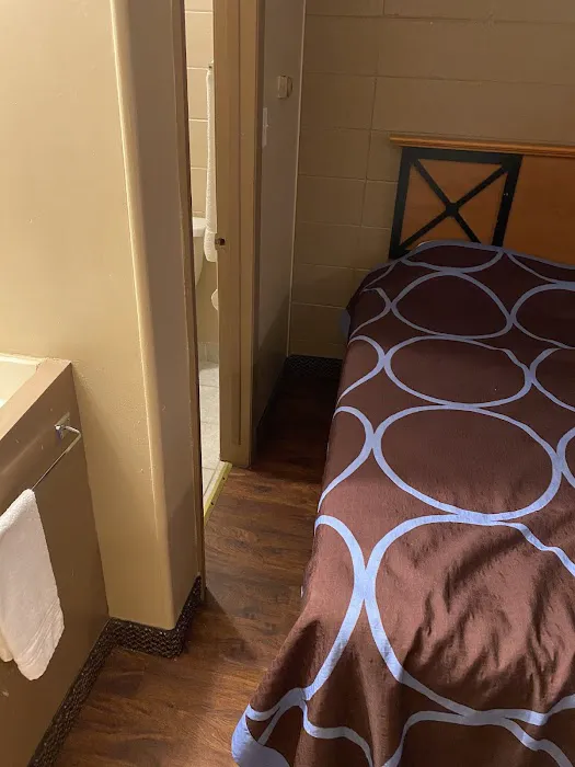 Economy Inn 4
