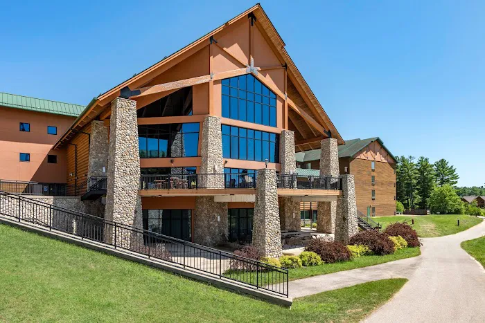 Three Bears Waterpark Resort & Convention Center, Ascend Collection Near Tomah, WI 4