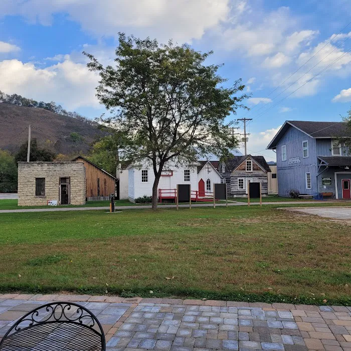 Lokens Rushford Inn 4