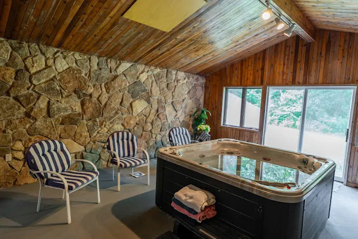 Cedar Valley Lodge 4