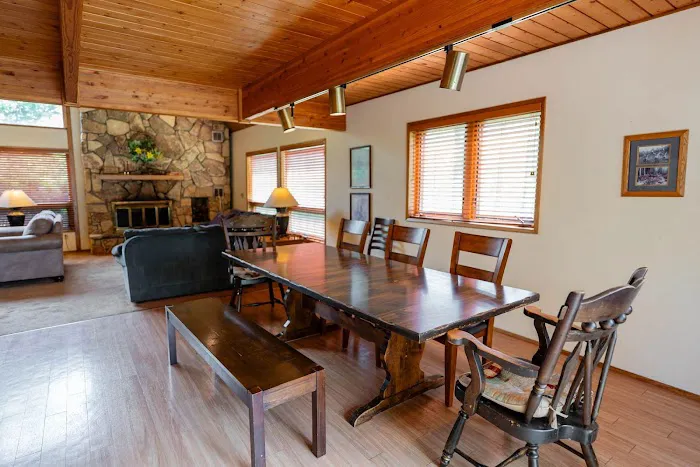 Cedar Valley Lodge 4