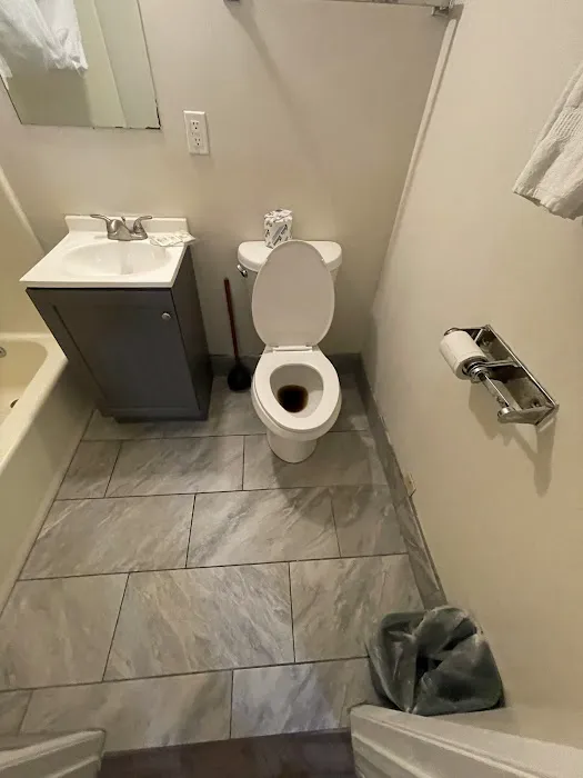 Rodeway Inn 4