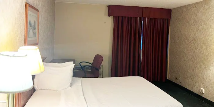 Blue Way Inn & Suites La Crosse 4