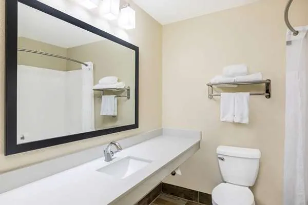 AmericInn by Wyndham Prairie du Chien 4