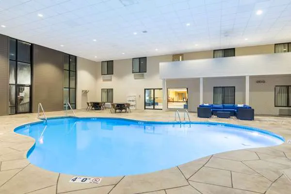 AmericInn by Wyndham Prairie du Chien 4