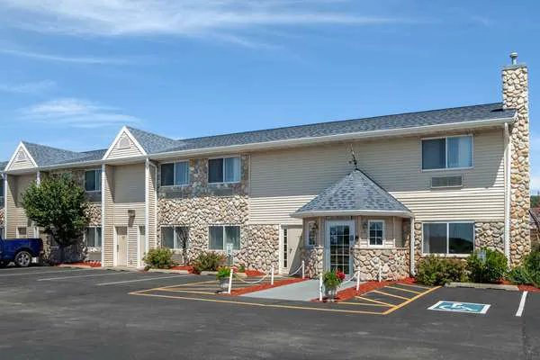 Quality Inn & Suites 4