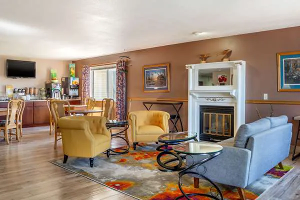 Quality Inn & Suites 4