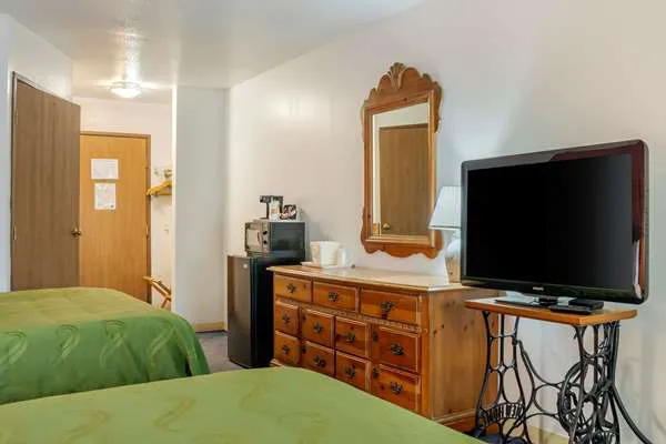 Quality Inn & Suites 4