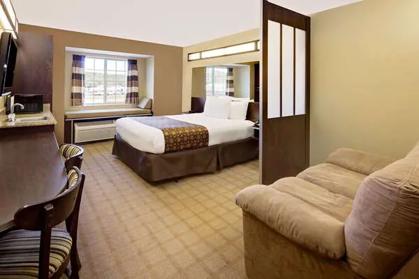 Microtel Inn & Suites by Wyndham Prairie du Chien 5