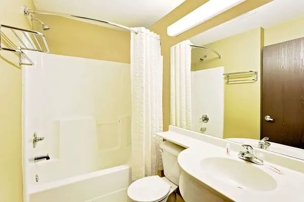 Microtel Inn & Suites by Wyndham Prairie du Chien 5