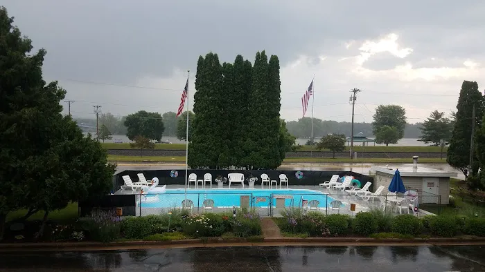 Frontier Motel 4