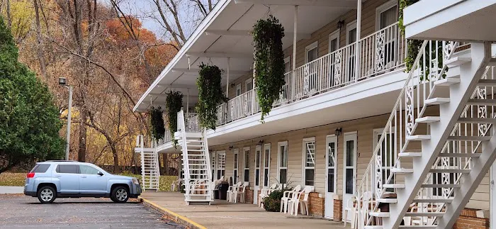 Frontier Motel 4