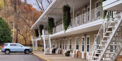 Frontier Motel