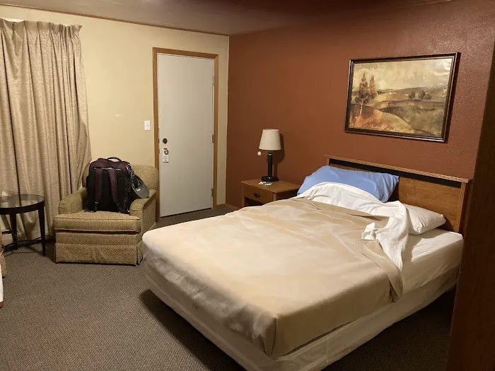 Frontier Motel 4