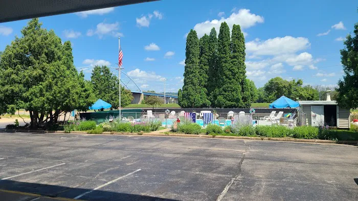 Frontier Motel 4