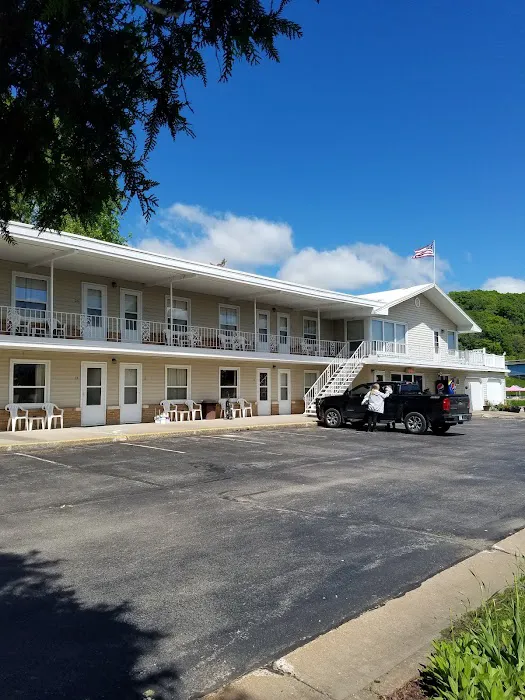 Frontier Motel 4