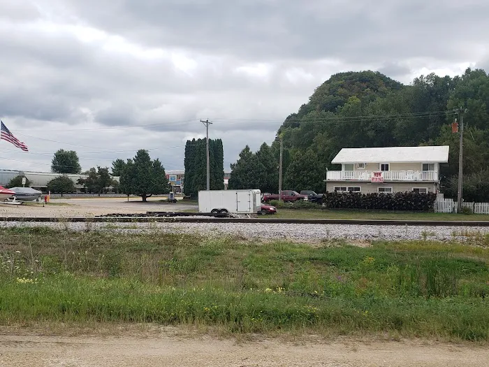 Frontier Motel 4