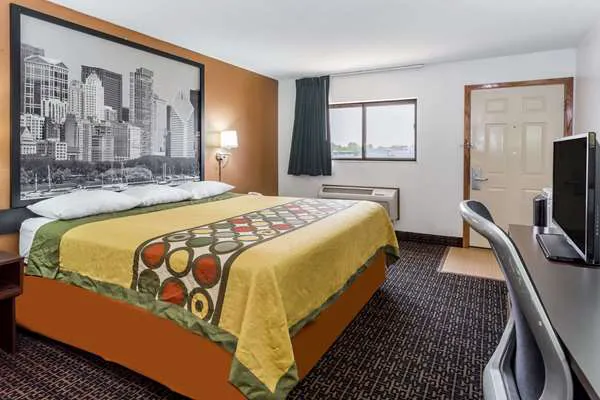 Super 8 by Wyndham Dixon 4
