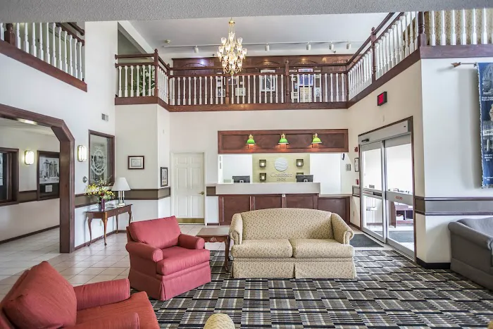 Quality Inn & Suites Dixon near I-88 4
