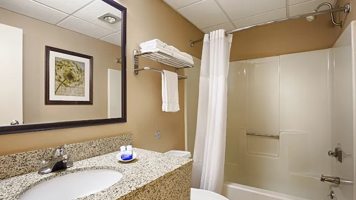 Best Western Plus Steeplegate Inn 4