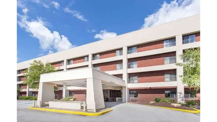 Days Inn by Wyndham Davenport 4