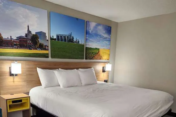 Days Inn by Wyndham Davenport 4