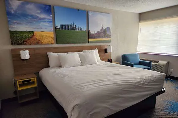 Days Inn by Wyndham Davenport 4