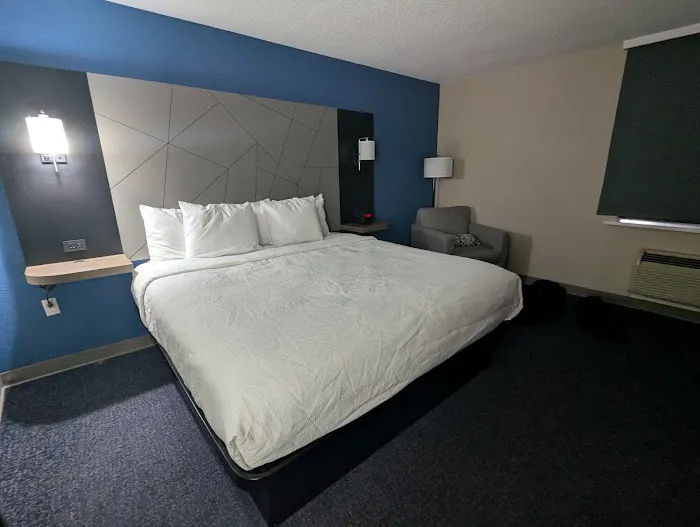 Days Inn by Wyndham Davenport 4
