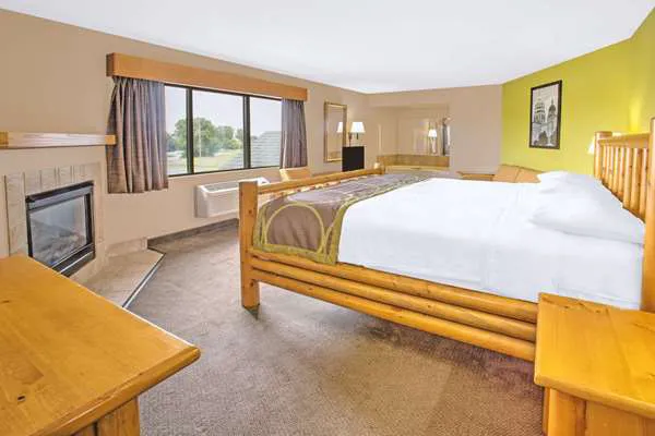 Super 8 by Wyndham Davenport 4