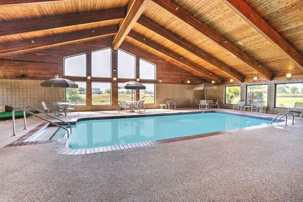 Super 8 by Wyndham Davenport 4