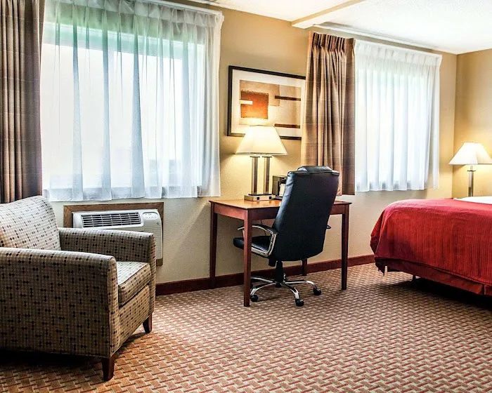 Quality Inn & Suites Davenport near I-80 4