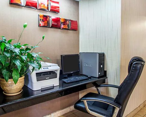 Quality Inn & Suites Davenport near I-80 4