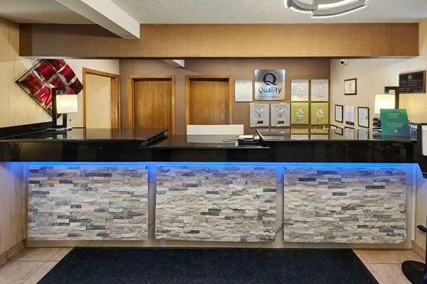 Quality Inn & Suites Davenport near I-80 4