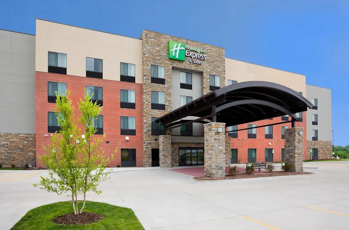 Holiday Inn Express & Suites Davenport by IHG 4