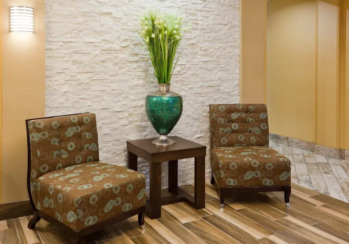 Holiday Inn Express & Suites Davenport by IHG 4