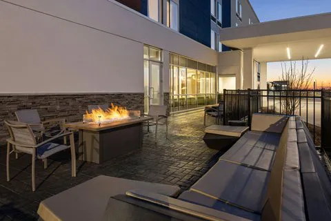 SpringHill Suites Bettendorf 4