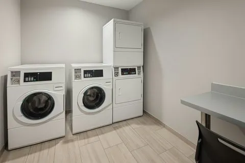 SpringHill Suites Bettendorf 4