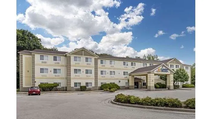 Comfort Inn & Suites East Moline near I-80 4