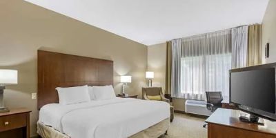 Comfort Inn & Suites East Moline near I-80