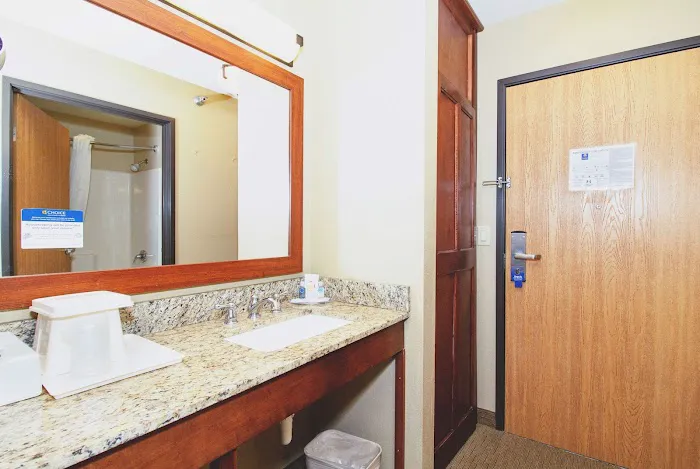 Comfort Inn & Suites East Moline near I-80 4