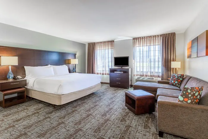 Staybridge Suites Davenport by IHG 4