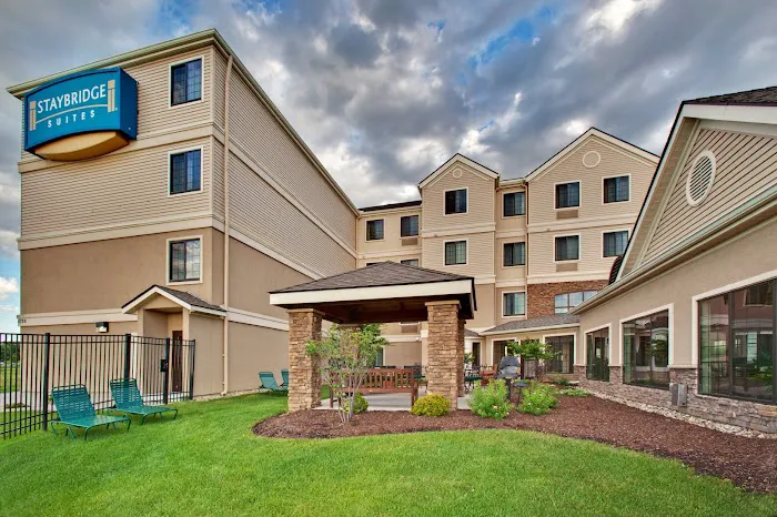 Staybridge Suites Davenport by IHG 4
