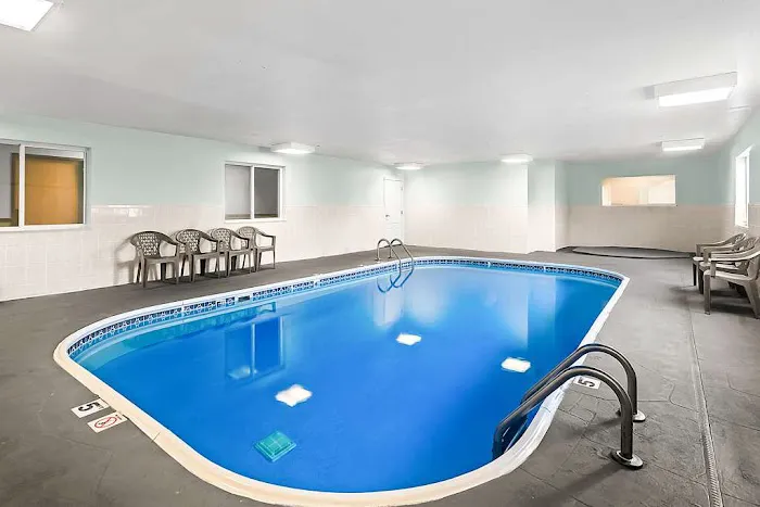 SureStay Plus by Best Western Bettendorf 4