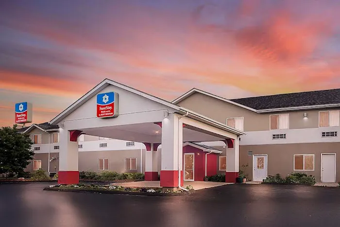 SureStay Plus by Best Western Bettendorf 4