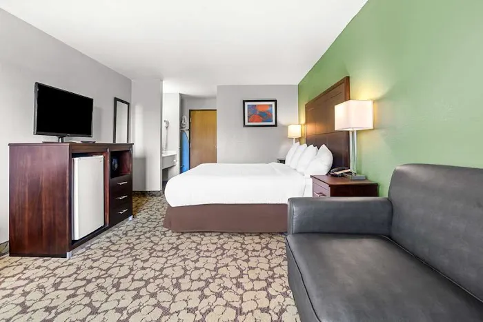 SureStay Plus by Best Western Bettendorf 4