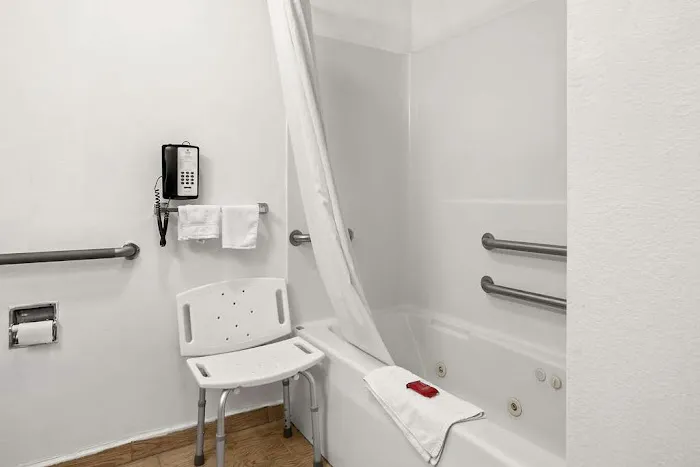 SureStay Plus by Best Western Bettendorf 4