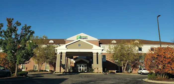 Holiday Inn Express & Suites Chicago - Algonquin, an IHG Hotel 4