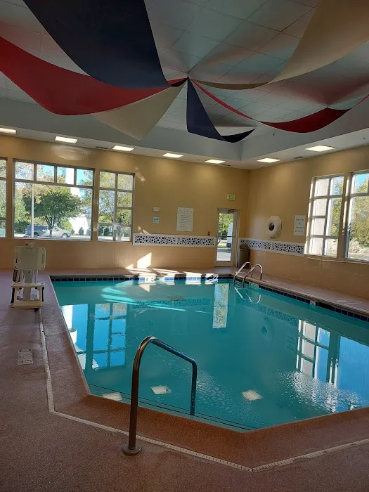 Holiday Inn Express & Suites Chicago - Algonquin, an IHG Hotel 4
